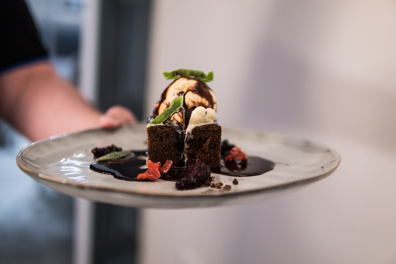 Brownie con helado de vainilla