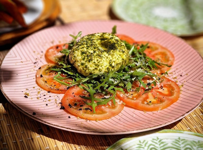 Burrata con pesto de pistachos