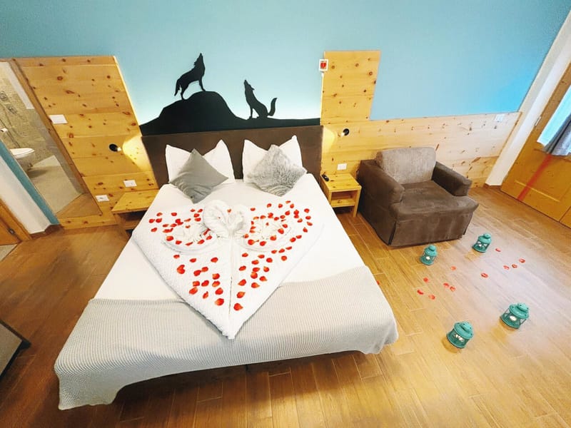 Camera tripla superior Ghez