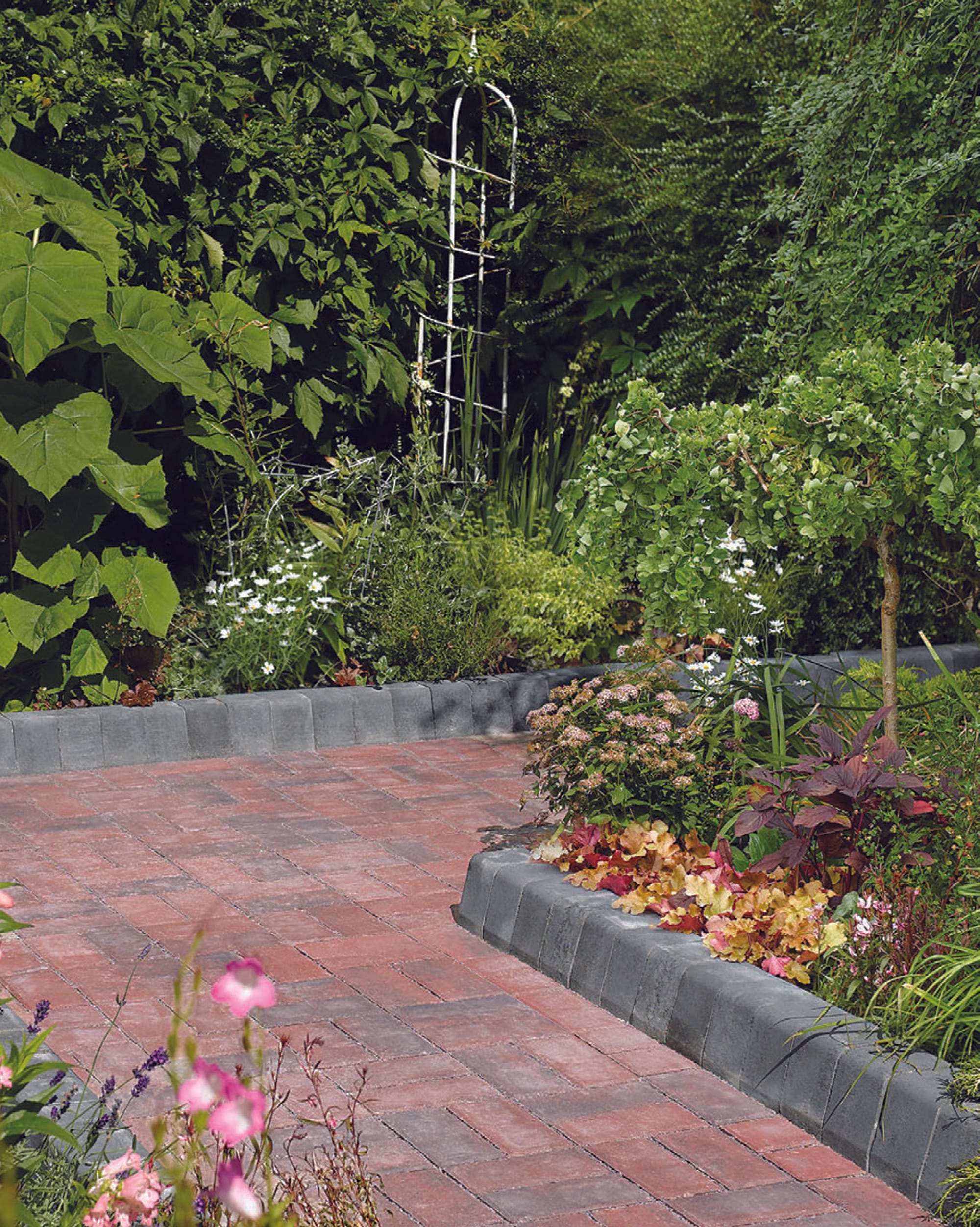 Charcoal Kerbs with Brindle Driveway Blocks