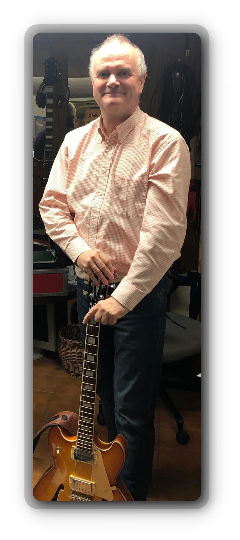 Karl Gitarrist und Sänger