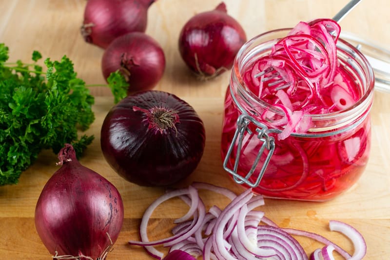 دراسة تكشف آثارا جانبية... ماذا يحدث عند تناول الكثير من البصل؟