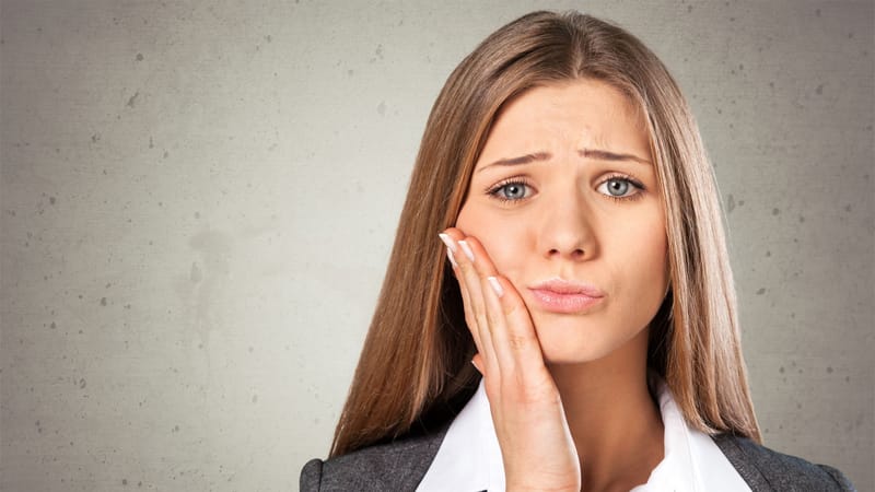 هل تعانى من حساسية الأسنان؟ 5 أطعمة للوقاية منها