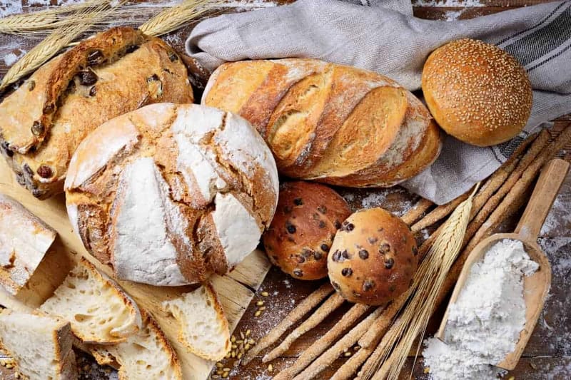 الدقيق الأبيض والحبوب المعالجة.. مذاق طيب يضر بقلبك!