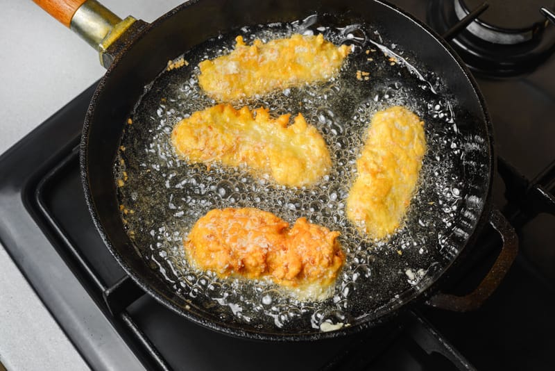 تجنبه لمنع النوبات القلبية.. المخاطر الصحية لاستخدام الزيت المهدرج في الأغذية