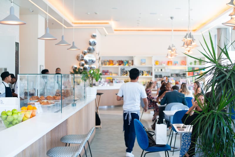 تغطية الطعام خلال ساعات الصيام اختياري للمطاعم في دبي