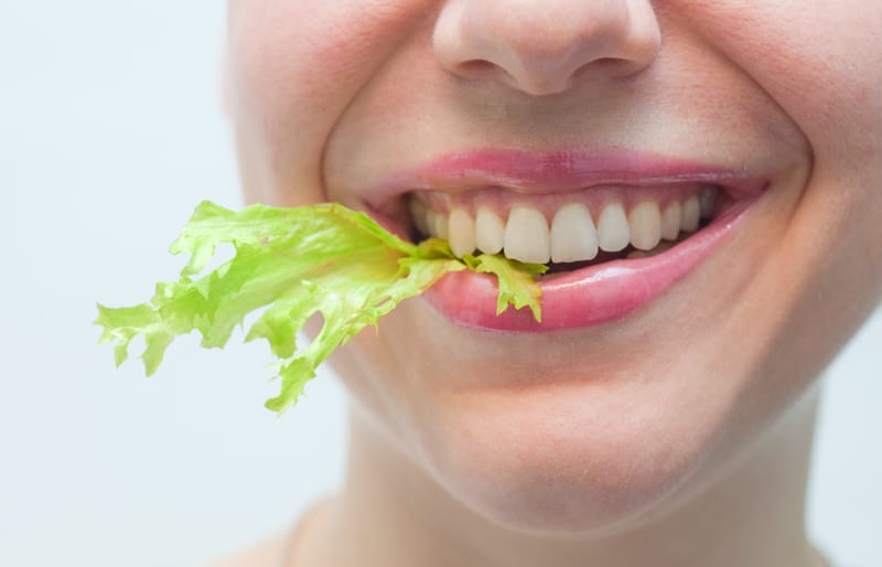 قائمة كاملة من 10 علامات شائعة لنقص فيتامين B12!‏