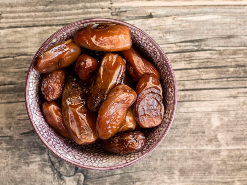 هل تعلم كمية السعرات الحرارية الموجودة بالتمر والمشروبات المشهورة خلال رمضان؟