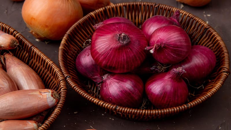 من ينبغي عليه الامتناع عن أكل البصل؟