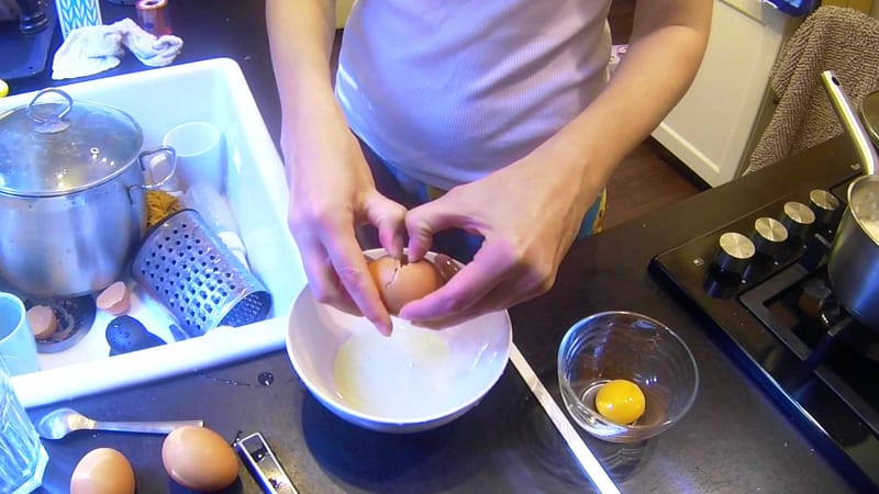 8 أطعمة لا يجب تناولها نيئة