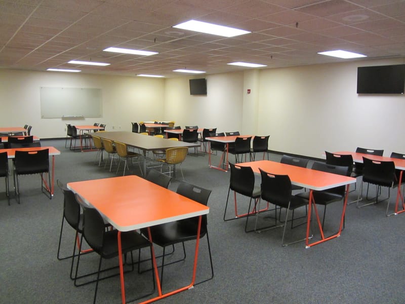 MEZZANINE LEVEL - AVAILABLE FOR LEASE $16.00 SQ.FT.