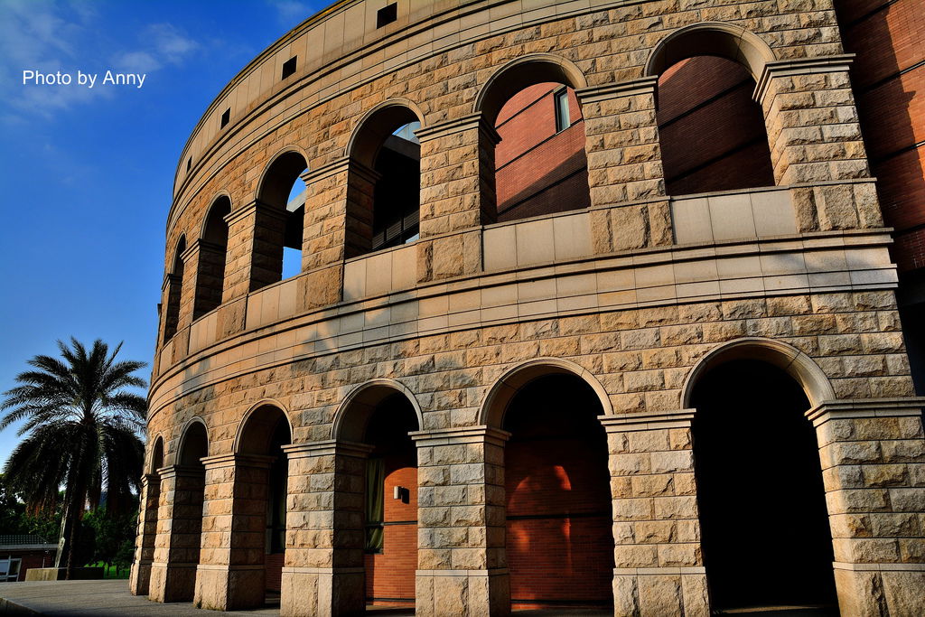亞洲大學羅馬體育館University of Asia Rome Stadium.