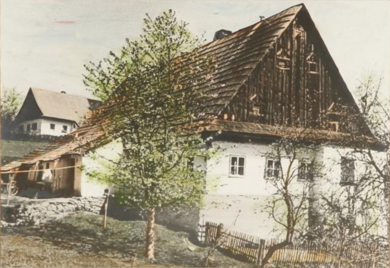 Kreis Mährisch-Schönberg: FLUGDACH UNTER BRETTERGIEBEL - Unbekannt, Schuberthof Nr. 41 in Mährisch Neudorf, Mitte 20. Jh., Farbfoto, InvNr LK-MSHM-Bilder-E7; © Landessammlungen NÖ