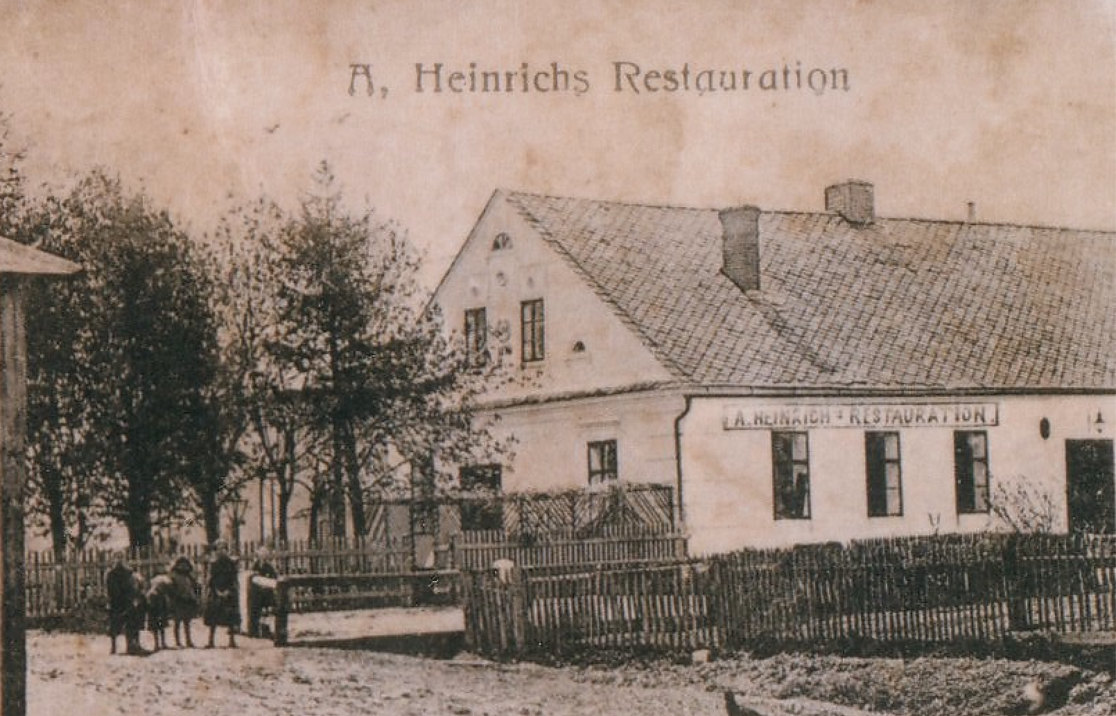 Kreis Jägerndorf: GESIMS UND STEINERNE GIEBELWAND  - Verlag B. Kaller, Kaufladen M. Kaller in Lobenstein Kreis Jägerndorf, 1908, Postkarte