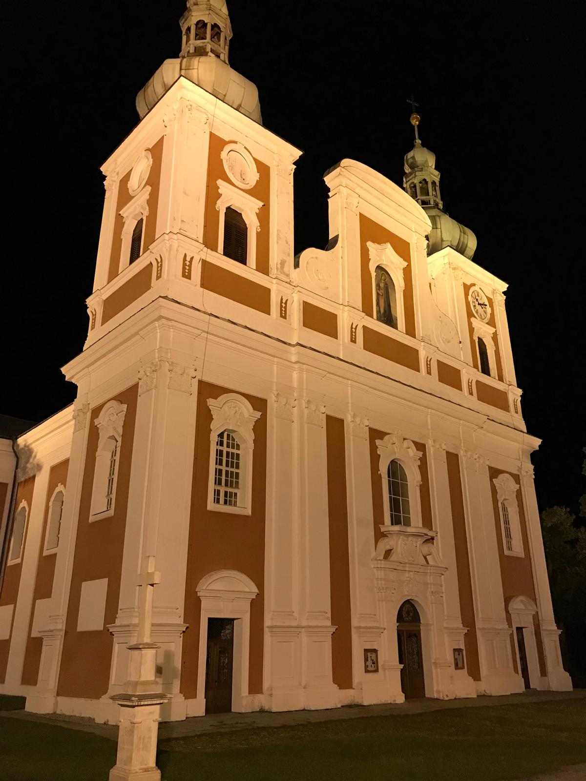 Burgbergkirche bei Nacht