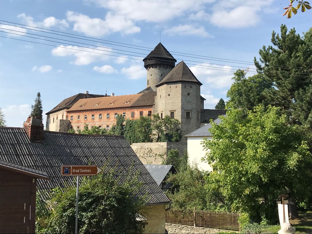 Eulenburg vom Ort aus gesehen