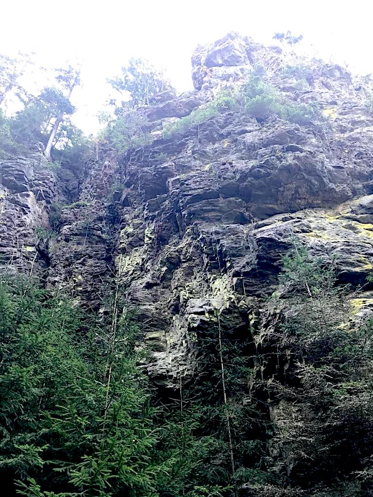 Von Bergstadt über die Reschener Wasserfälle zur Eulenburg führt ein 13 km langer Wanderweg.