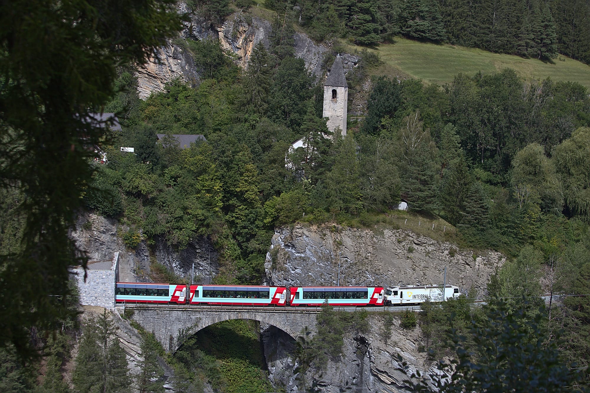 Kirche St. Peter Mistail & Glacier Express