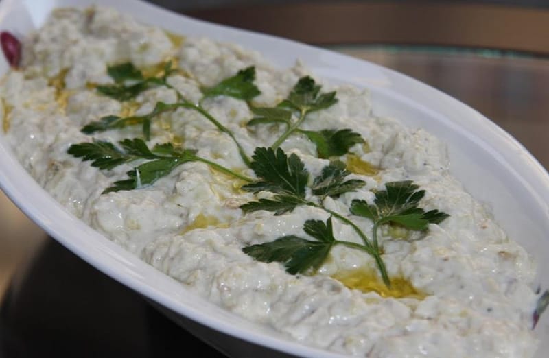 Salade d'Aubergine grillées avec fromage blanc, ail