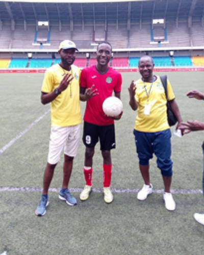 Kinshasa Provincial Football Header: Zareth Mukabala causes a sensation, scores three goals and wins the match ball