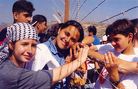 "أحلام المنفى" لمي المصري