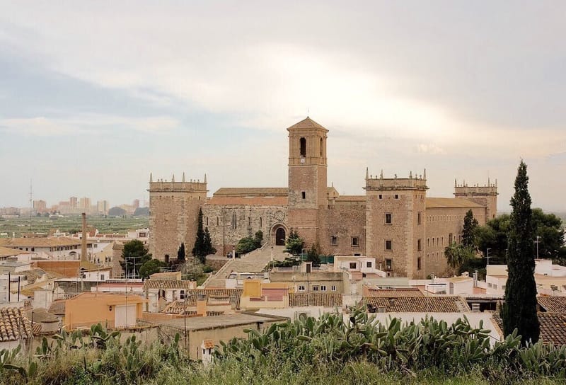 تأثير العمارة القرطبية في فنون الأندلس وعمارتها داخل الأندلس وخارجها