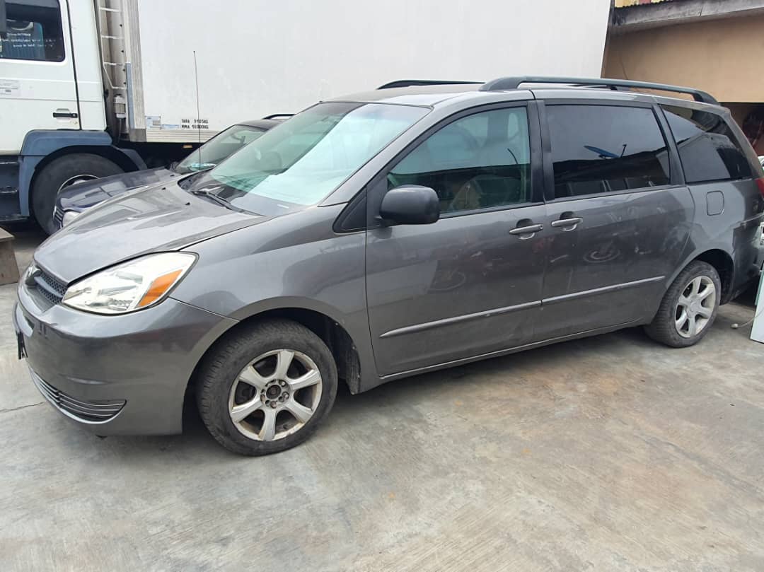 TOYOTA SIENNA 2005 Model