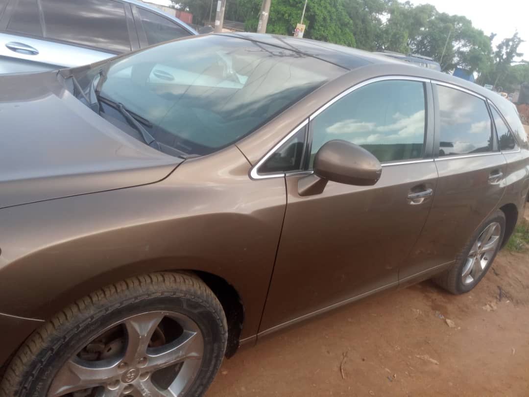 TOYOTA VENZA 2010 MODEL
