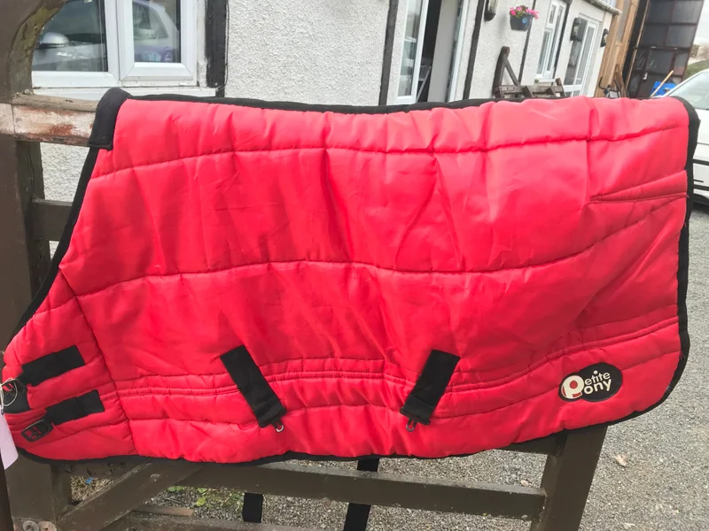 Secondhand Horse Rugs - Daresdown Tack Shop