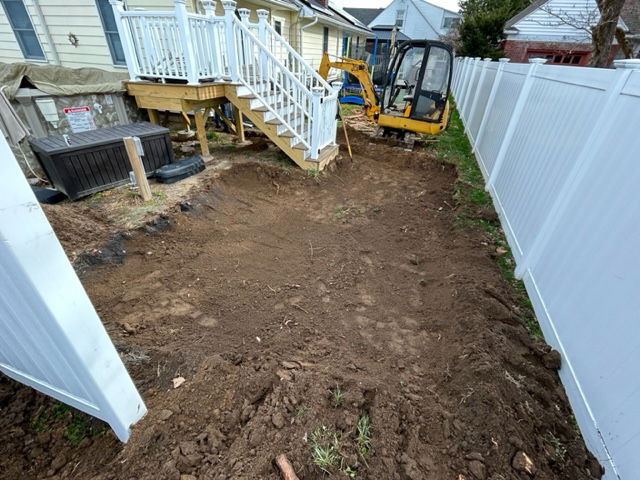 Harding Ave paver patio. 
