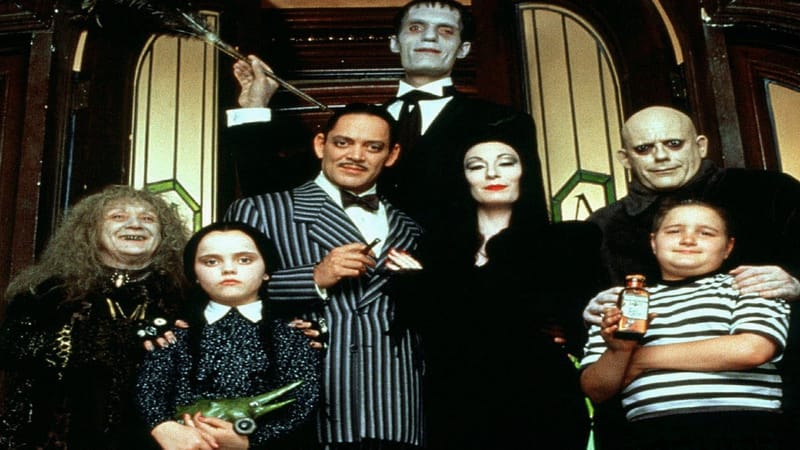 A FAMÍLIA ADDAMS: humor mórbido que critica o modelo da família tradicional