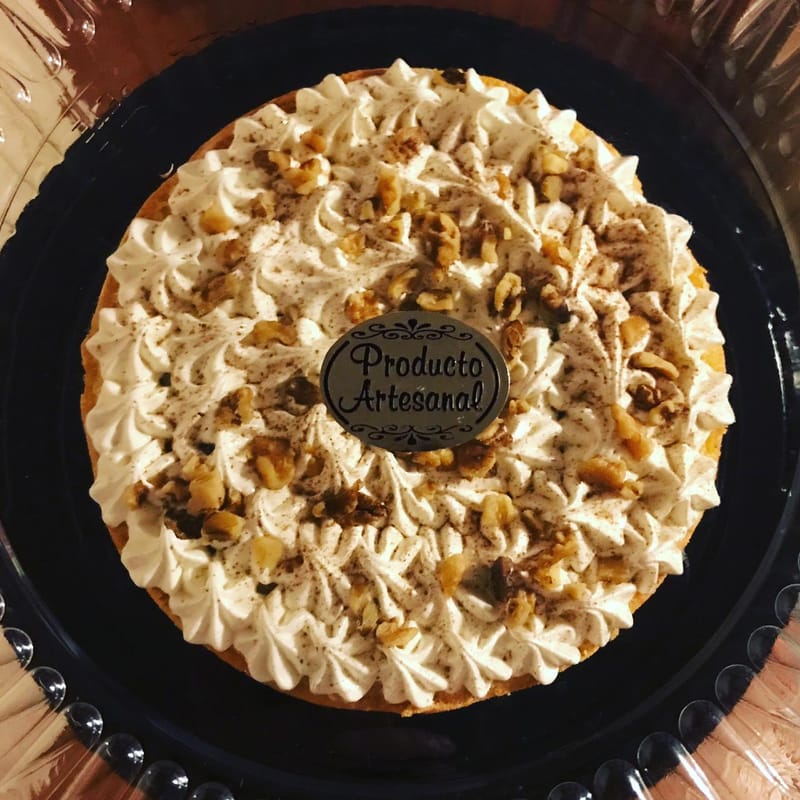 Torta 3 leches, canela y nuez