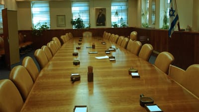 חירות הפרט צריכה להיות ערך מרכזי בכל חברה, אבל אין משמעותה החופש לזהם את המרחב הציבורי בסמלים מיניים בוטים.