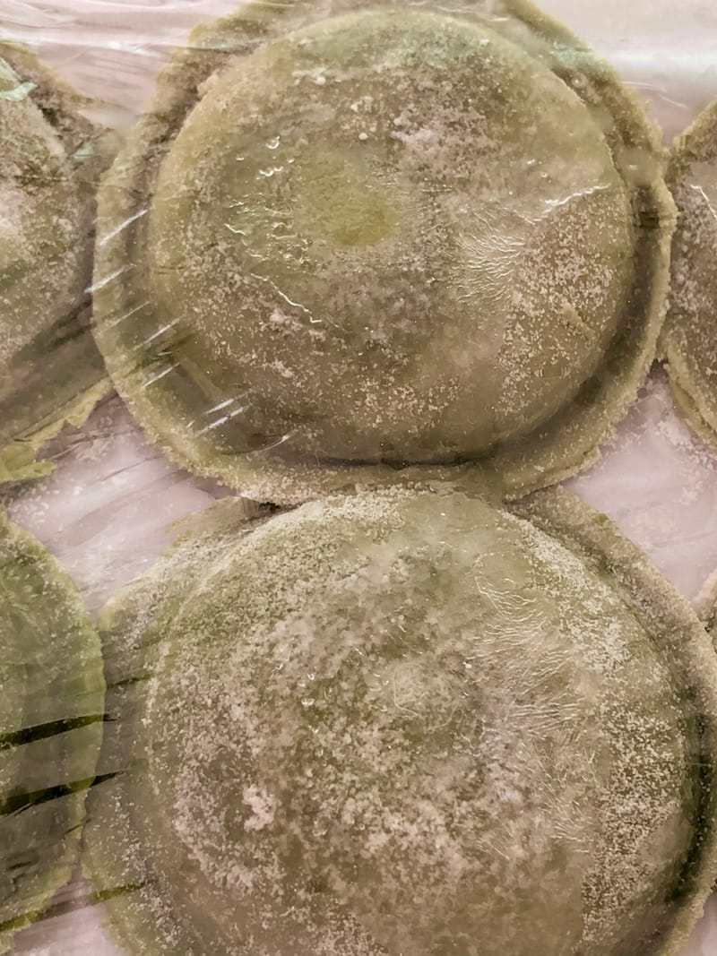 Sorrentinos caseros de mozzarella y queso azul