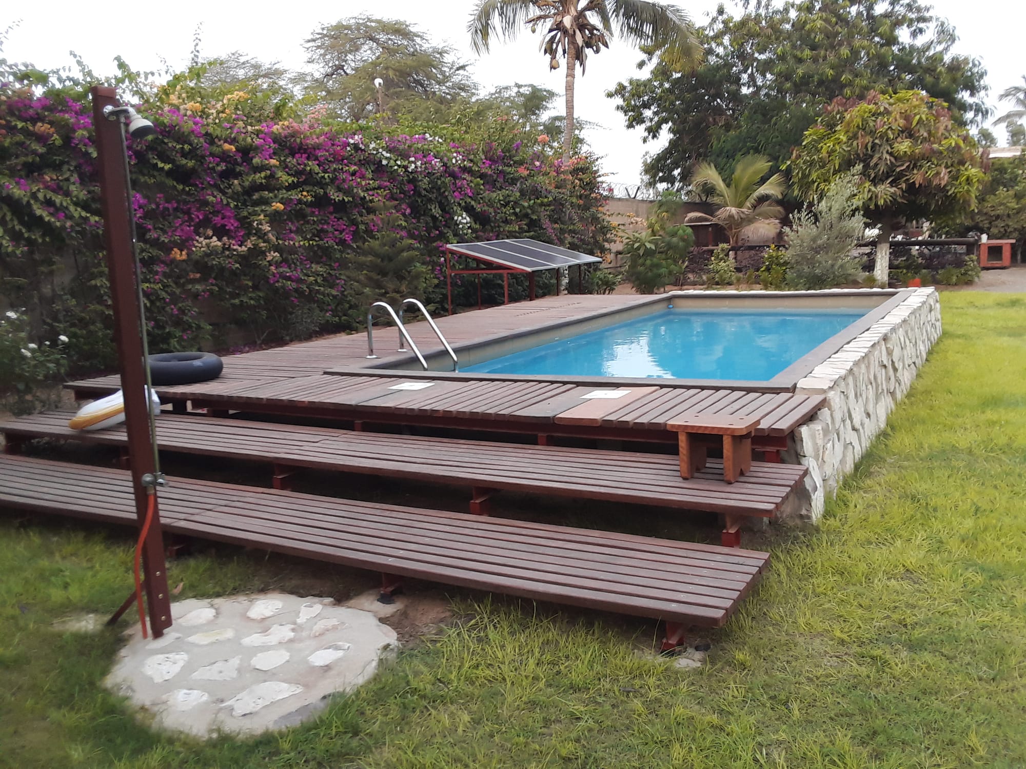 piscine semi enterrée