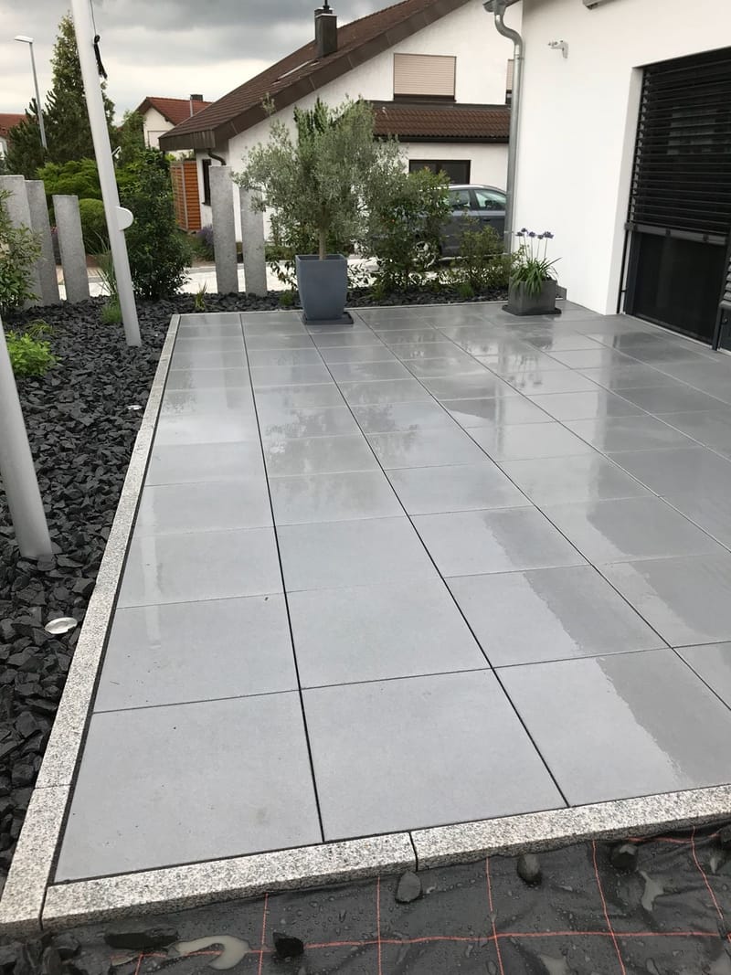 Holz und Steinterrassen