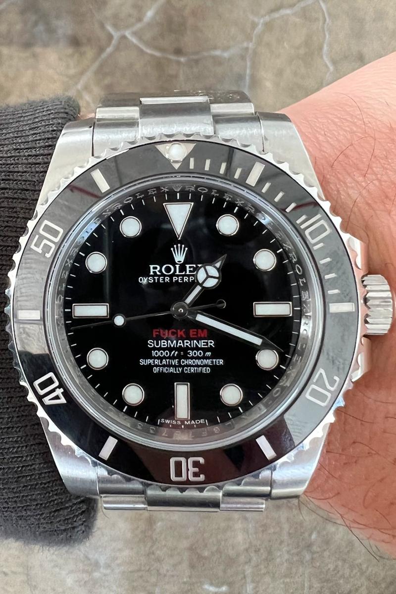 JUSTIN REED 以 78 萬港幣出售全球限量 20 隻親友限定 SUPREME x ROLEX SUBMARINER