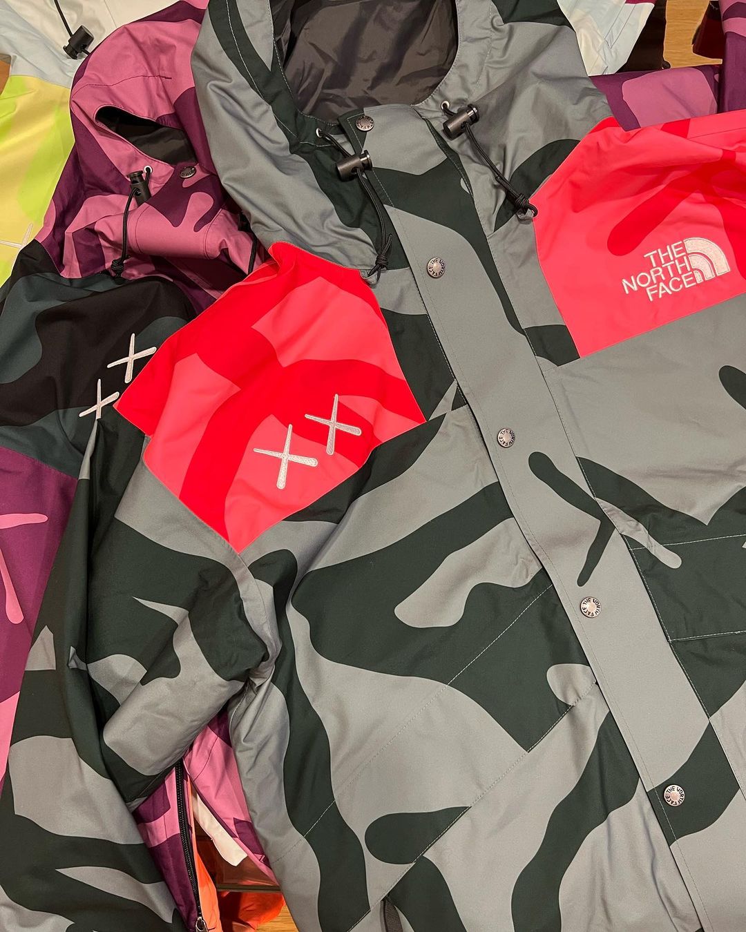 KAWS 於 IG 率先曝光 THE NORTH FACE x KAWS 聯名系列