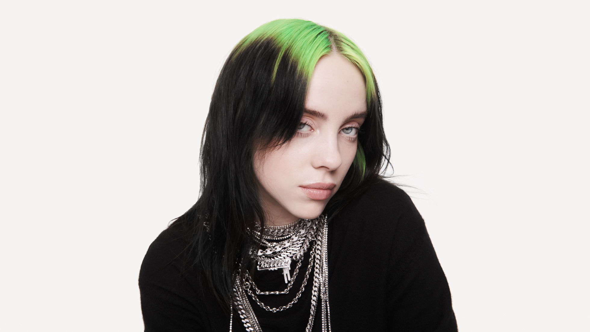 BILLIE EILISH 於表演中幫助呼吸困難觀眾 被外媒形容諷刺 TRAVIS SCOTT，YE 要求道歉