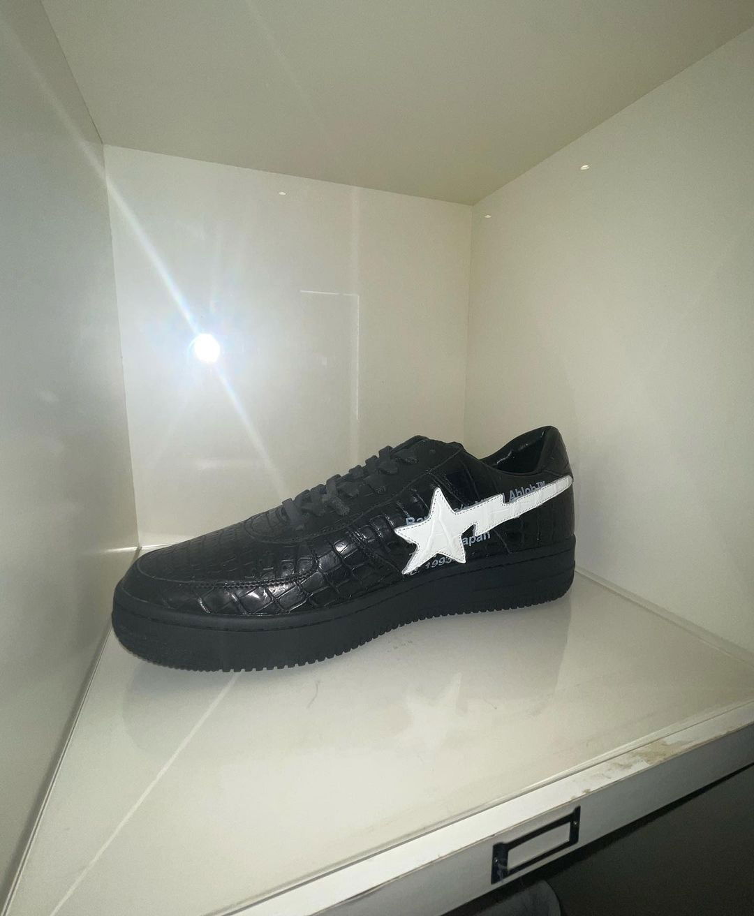 全球限量兩雙 OFF-WHITE x BAPE STA