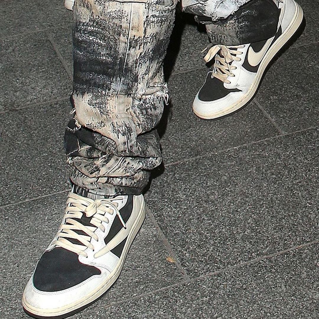 TRAVIS SCOTT 再度公開着用 新配色 TRAVIS SCOTT x AJ1 LOW "REVERSE NOIR"