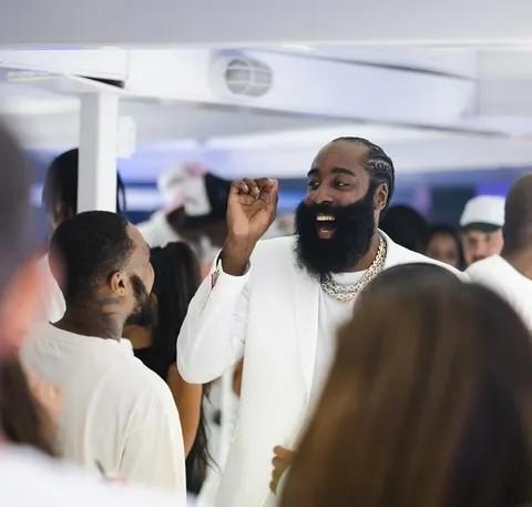 NBA 球星 JAMES HARDEN 33 歲生日 PARTY LIL BABY 於 GOYARD 皮喼放入 25 萬美金 作生日禮物