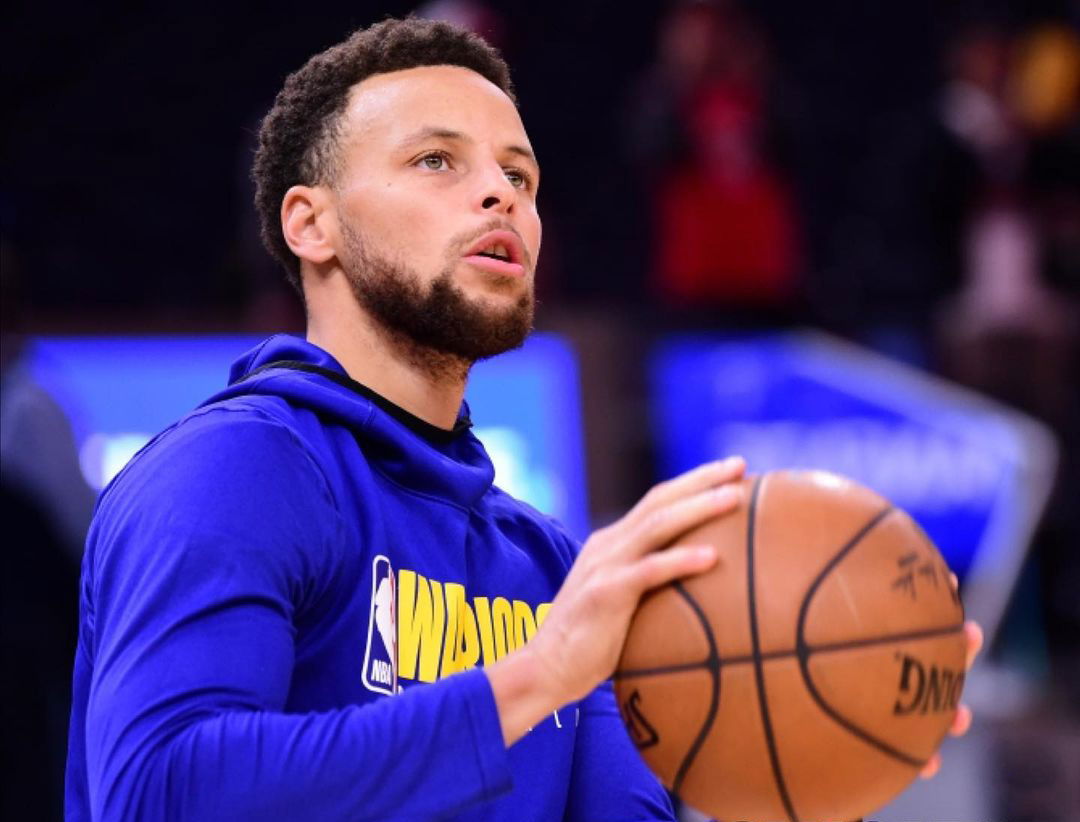 NBA 球星 STEPHEN CURRY 於訪問透露 UNDER ARMOUR 出價約 78 億港幣簽定終生代言人合約