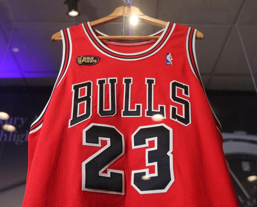 MICHAEL JORDAN 於 1998 年 NBA 總決賽着用 “LAST DANCE JERSEY” 以 7871 萬港元成交