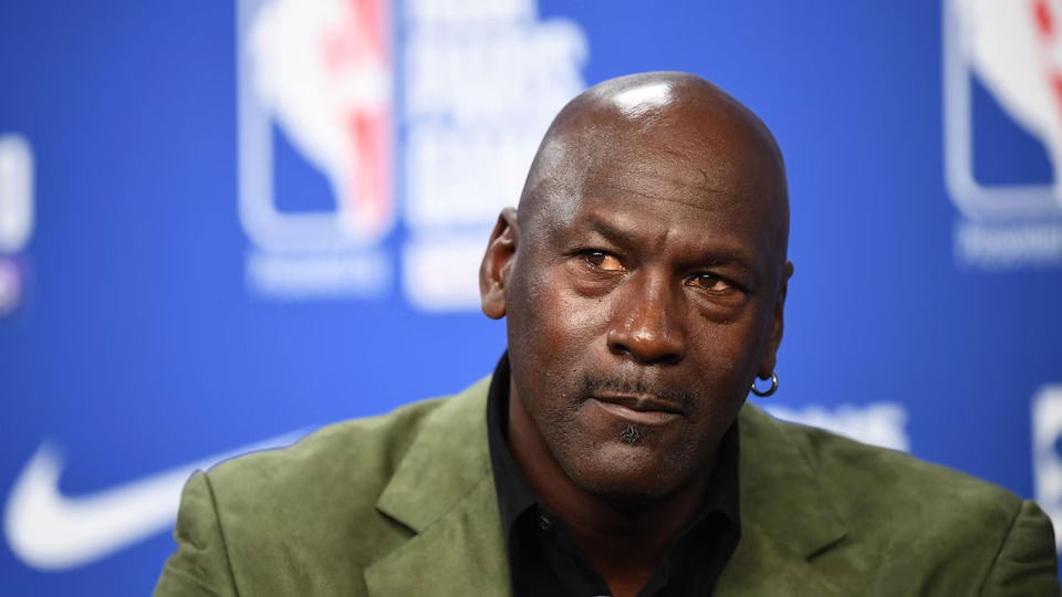 2022 年 JORDAN BRAND 收入高達 51 億美金 MICHAEL JORDAN 獲 5 % 分成，約 2.56 億美金