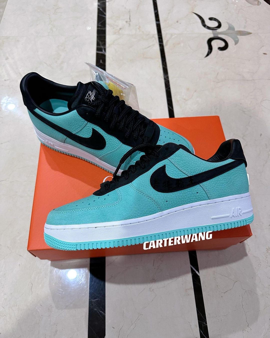 TIFFANY & CO. x NIKE AIR FORCE 1 SAMPLE 版本曝光