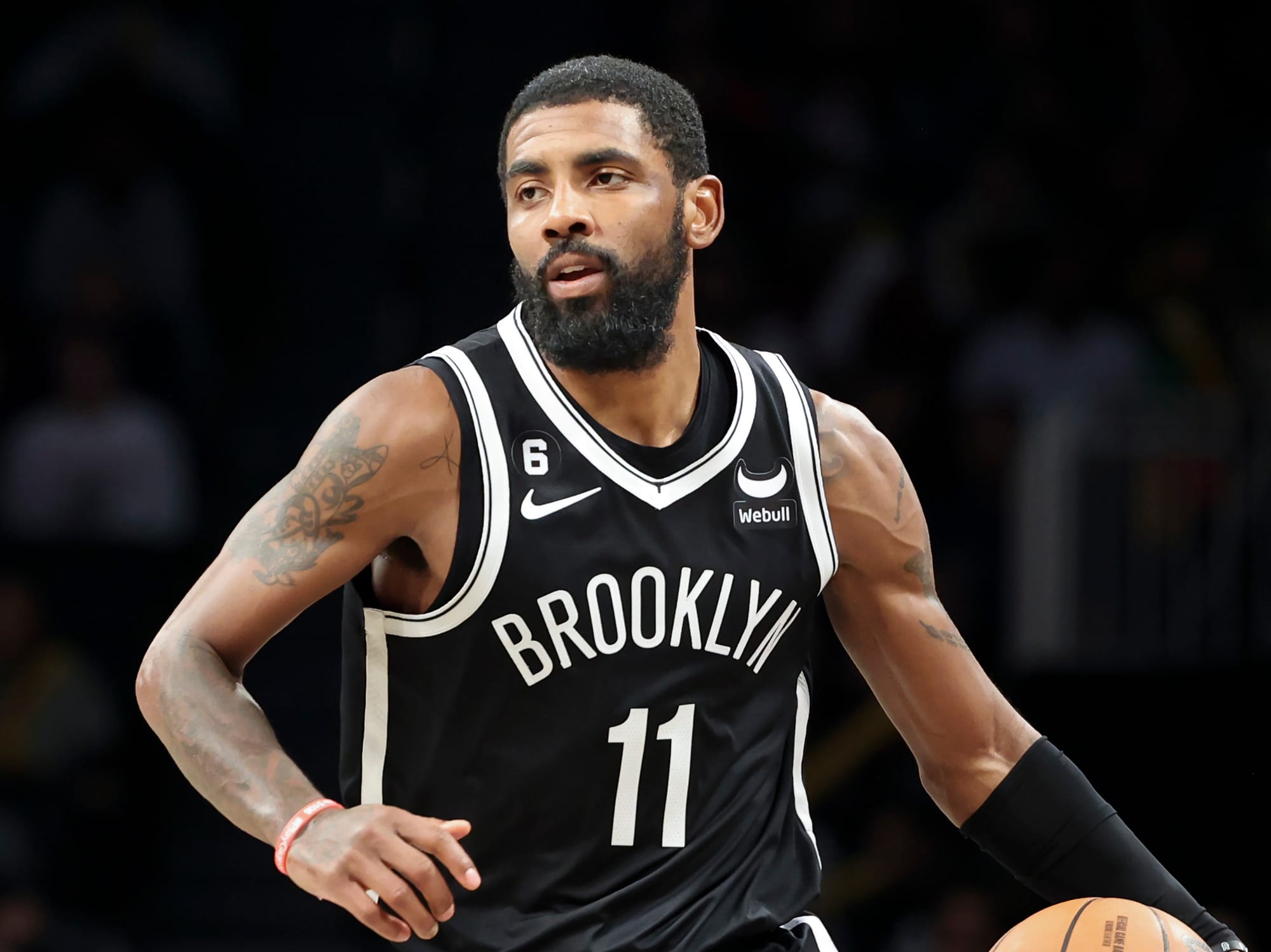 NBA 球星 KYRIE IRVING 正式向籃網隊提出申請交易