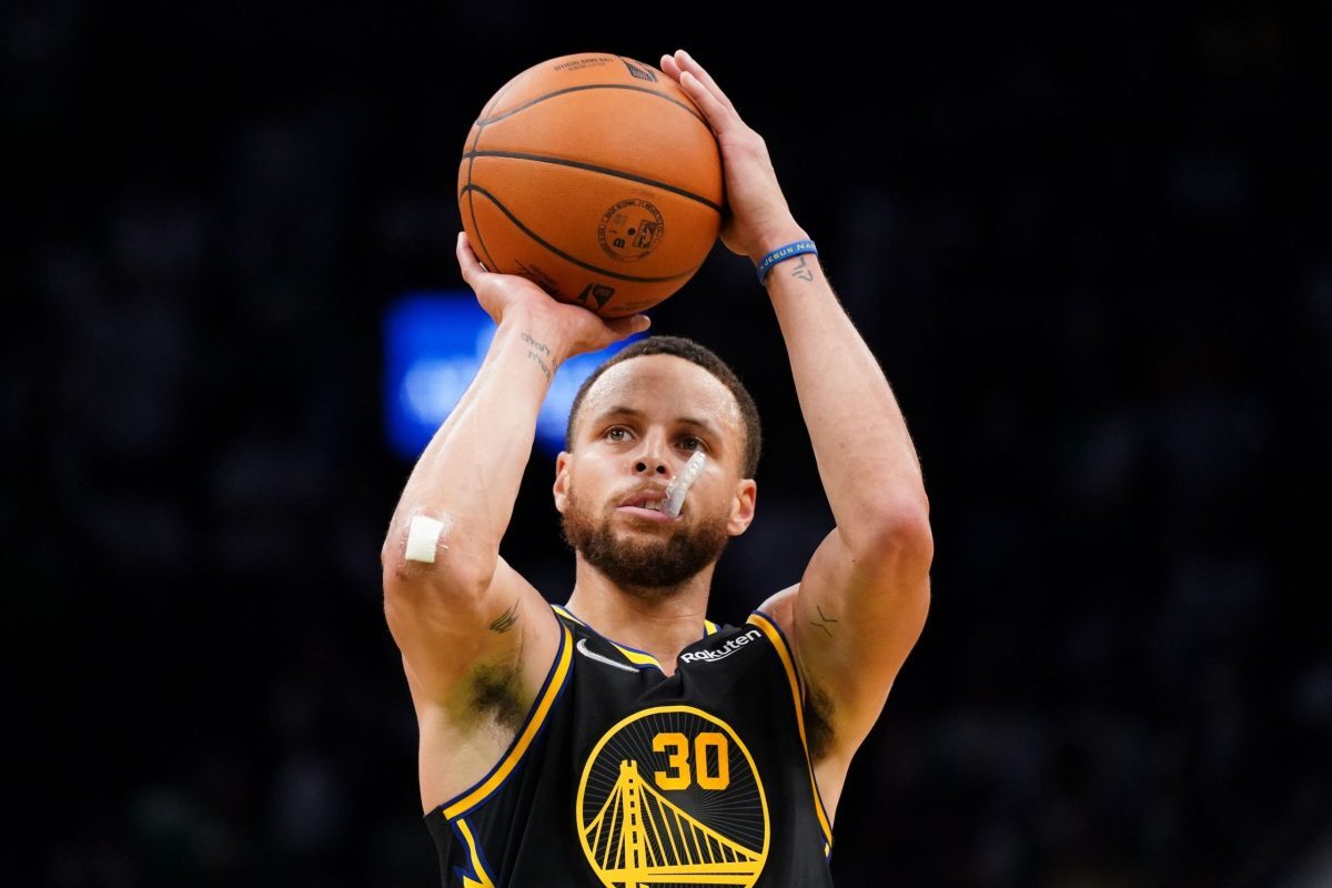 NBA 球星 STEPHEN CURRY 與 UNDER ARMOUR 簽訂終生合約、或成為體育界史上最高價值合約