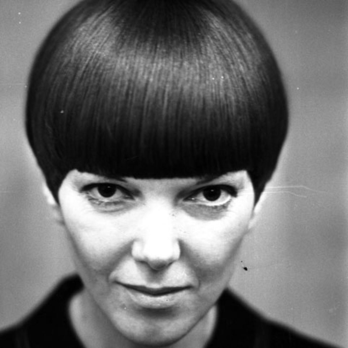 迷你裙之母英國時裝設計師 MARY QUANT 於家中安詳離世，享年 93 歲