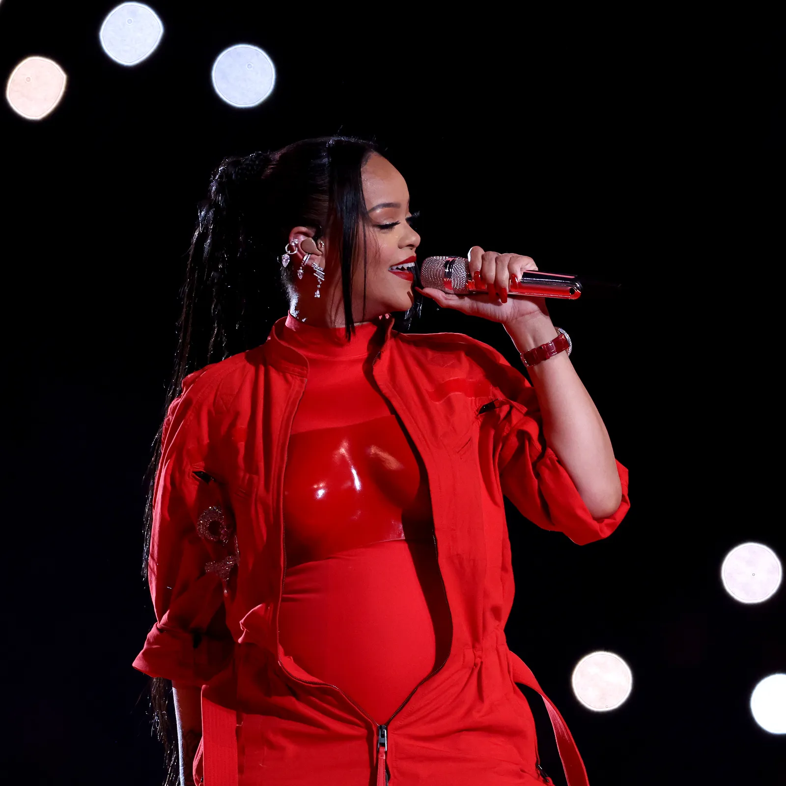 天后 RIHANNA 與 LIVE NATION 簽約 將於 2024 年舉辦大規模巡迴演唱會